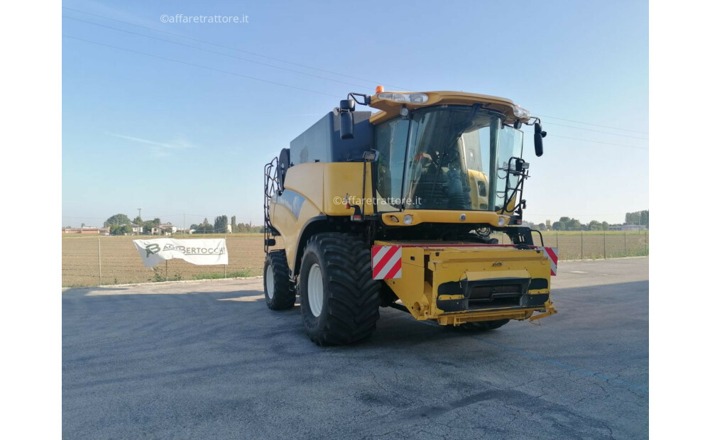 New Holland CR 9060 Used - 2