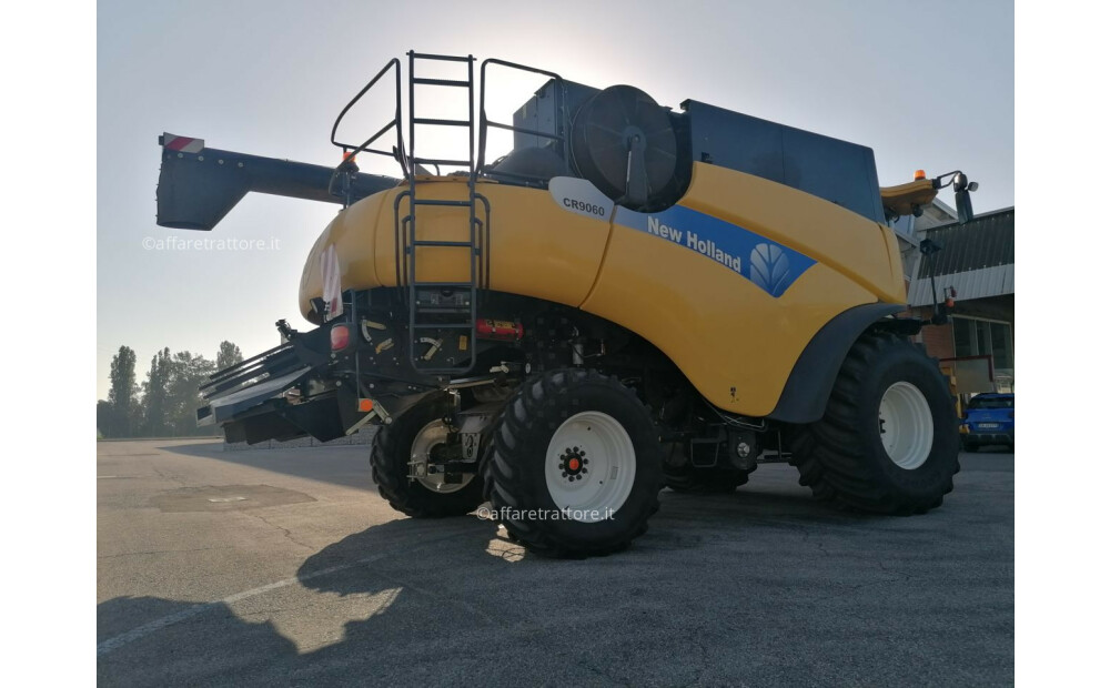 New Holland CR 9060 Used - 6