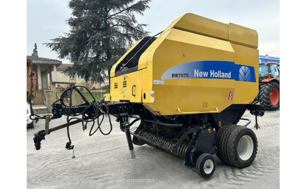 New Holland BR 7070 Used - 1