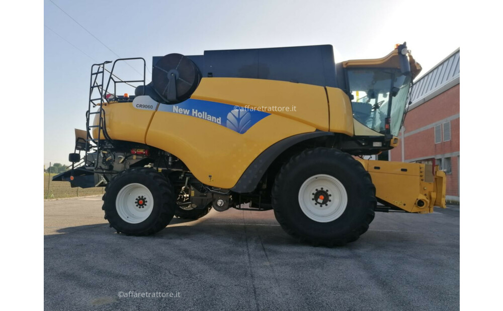 New Holland CR 9060 Used - 5