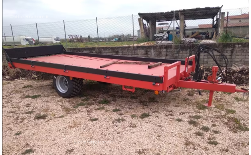Agricultural trailer with hydraulic piston reclining platform - 3