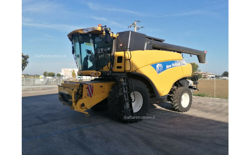 New Holland CR 9060 Used - 9