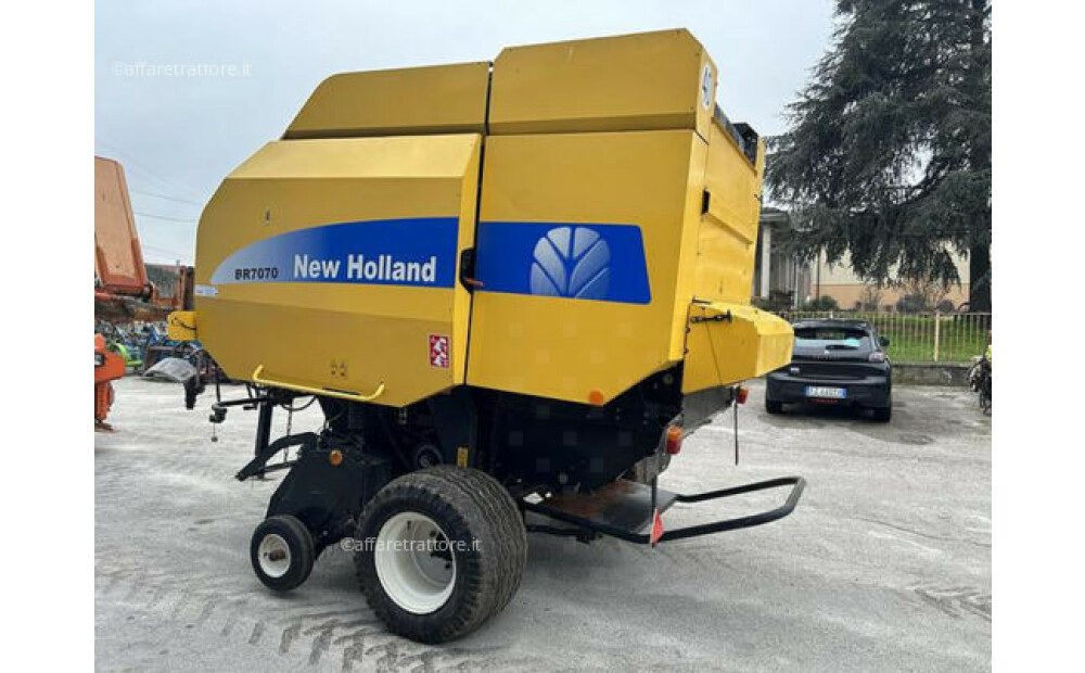New Holland BR 7070 Used - 4