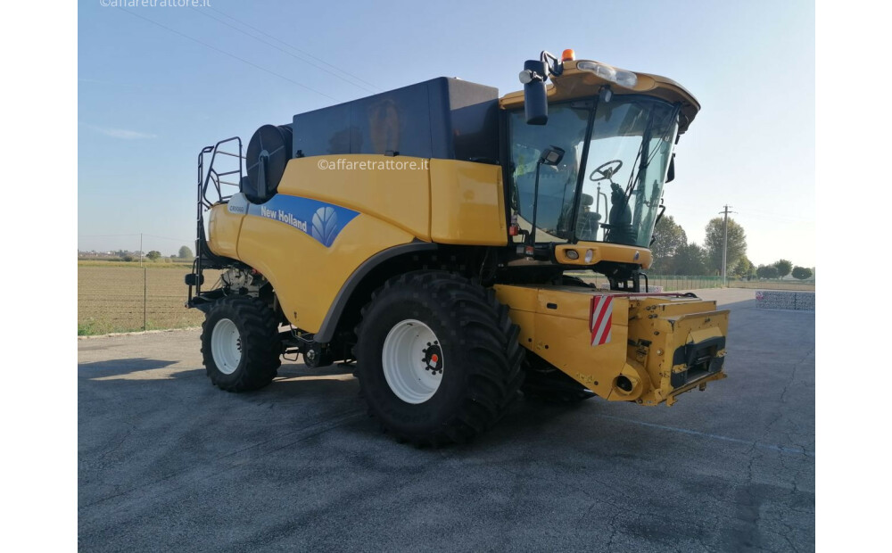New Holland CR 9060 Used - 3
