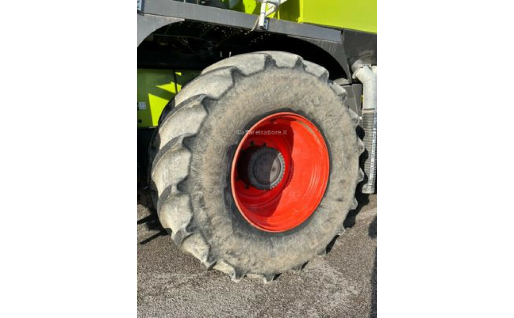 Claas XERION 3800 SADDLE TRAC Used - 9