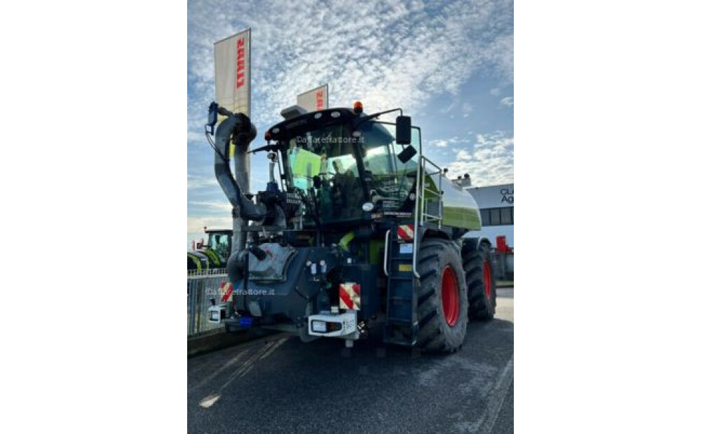 Claas XERION 3800 SADDLE TRAC Used - 3