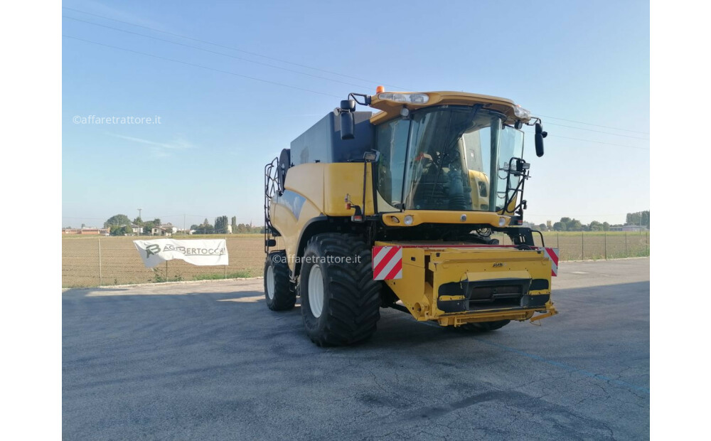 New Holland CR 9060 Used - 1