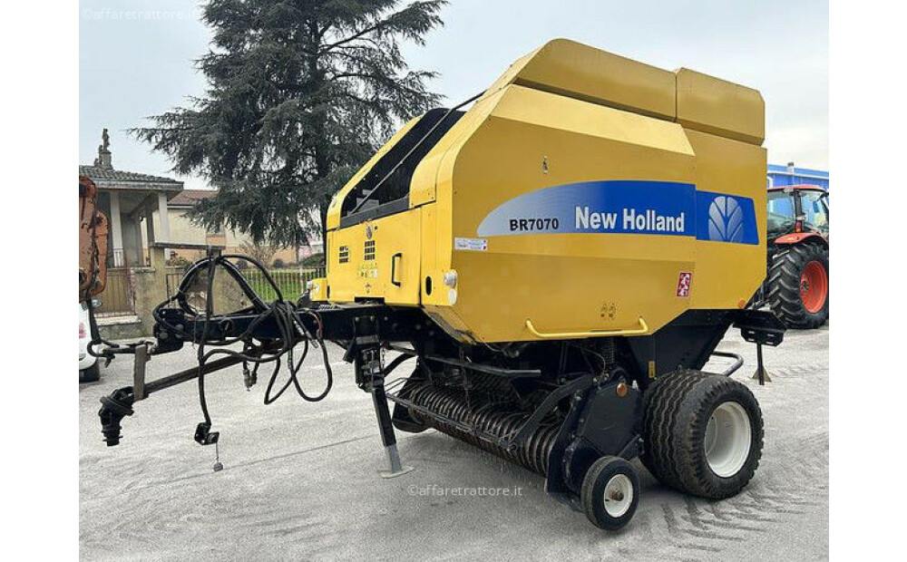 New Holland BR 7070 Used - 2