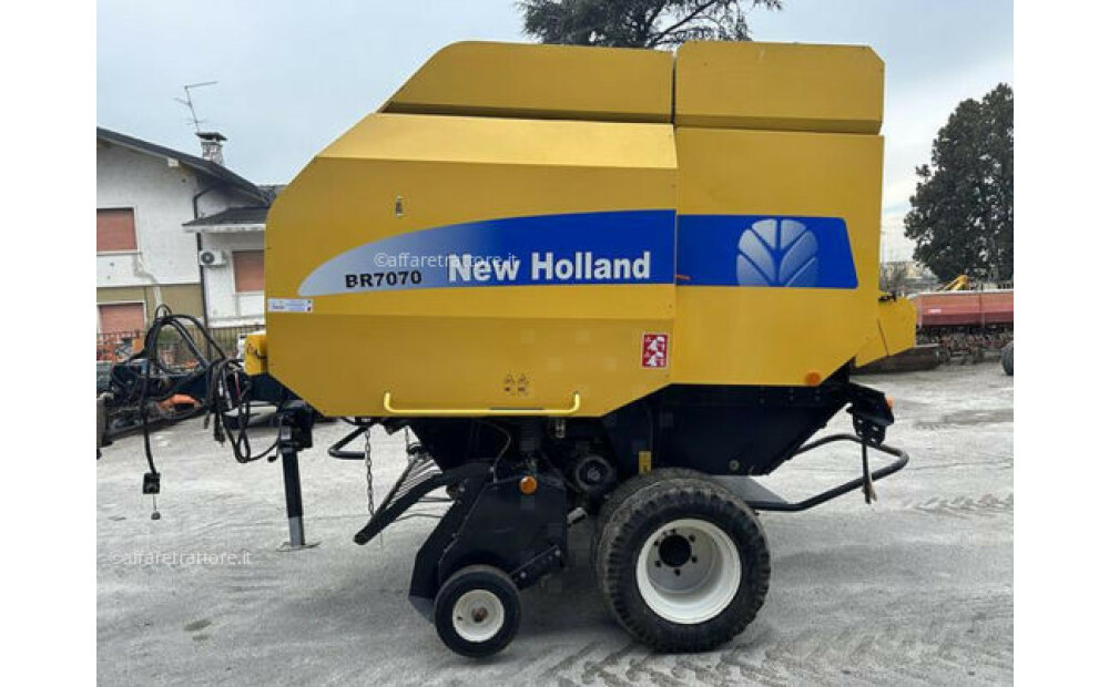 New Holland BR 7070 Used - 5