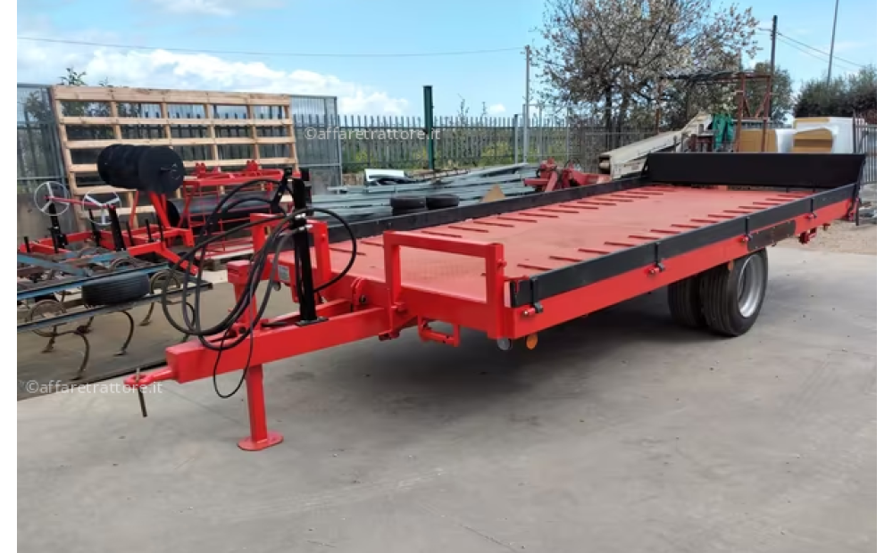 Agricultural trailer with hydraulic piston reclining platform - 1